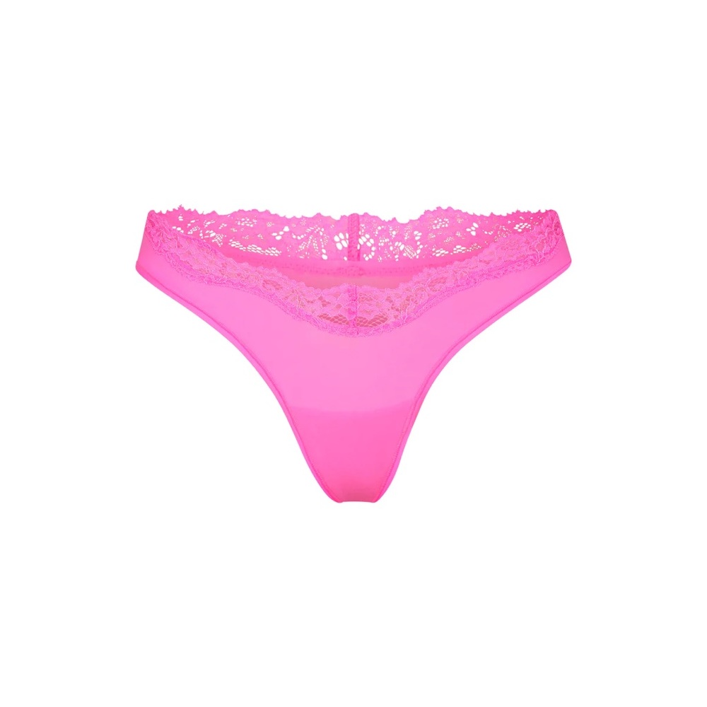 {SKIMS} FITS EVERYBODY LACE DIPPED THONG [TAFFY]